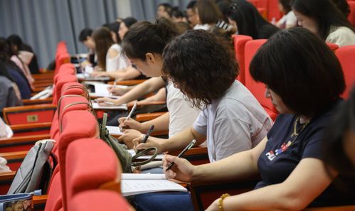 2024年渝中區(qū)教師暑期全員集中培訓(xùn)正式啟動(dòng) 賦能教育發(fā)展，聚焦專業(yè)成長(zhǎng)